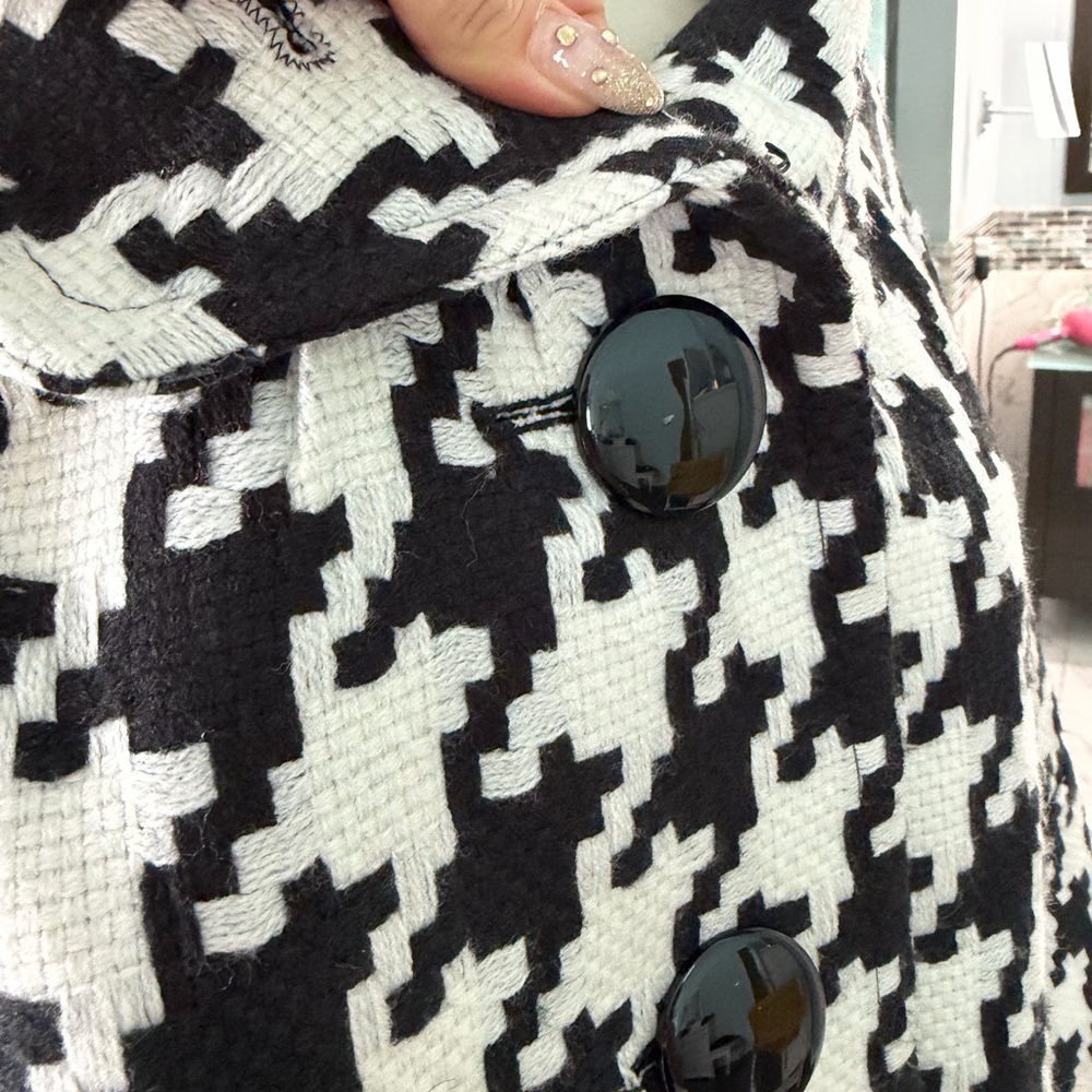 Black and White Houndstooth Women's Blazer - Picture 4 of 8